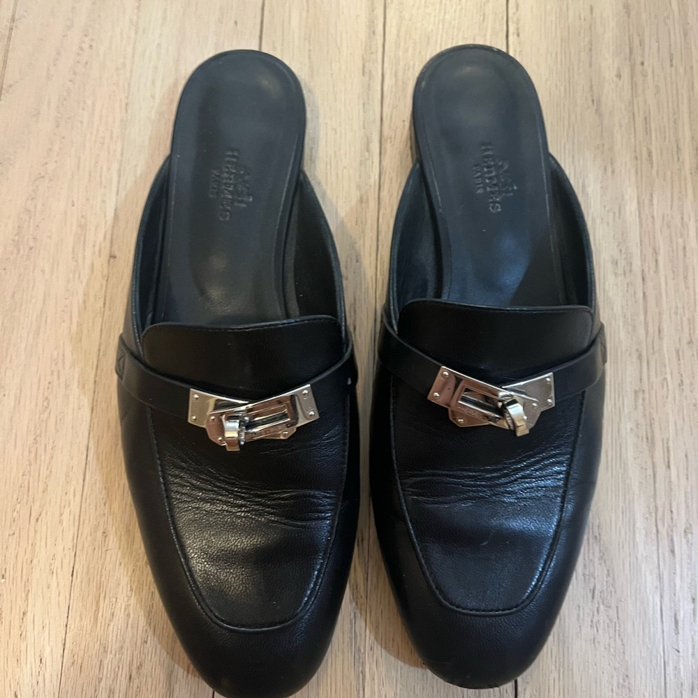 Black Hermes Kelly buckle oz Mules